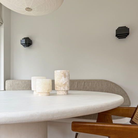 Set van Alabaster Coupe waxinelichthouders voor sfeervolle tafeldecoratie