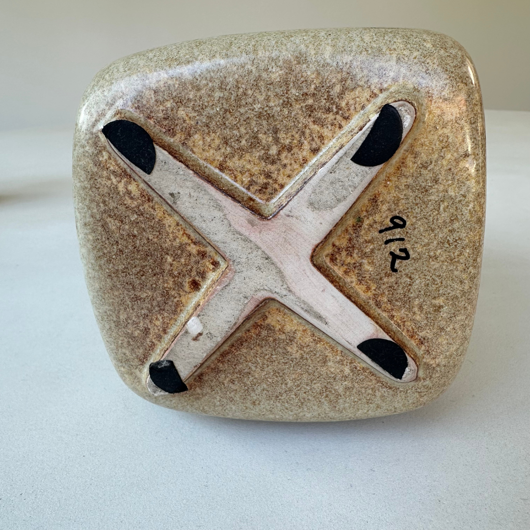 Bertoncello vaas met nummer 912 op de onderzijde, zeldzaam vintage stuk.