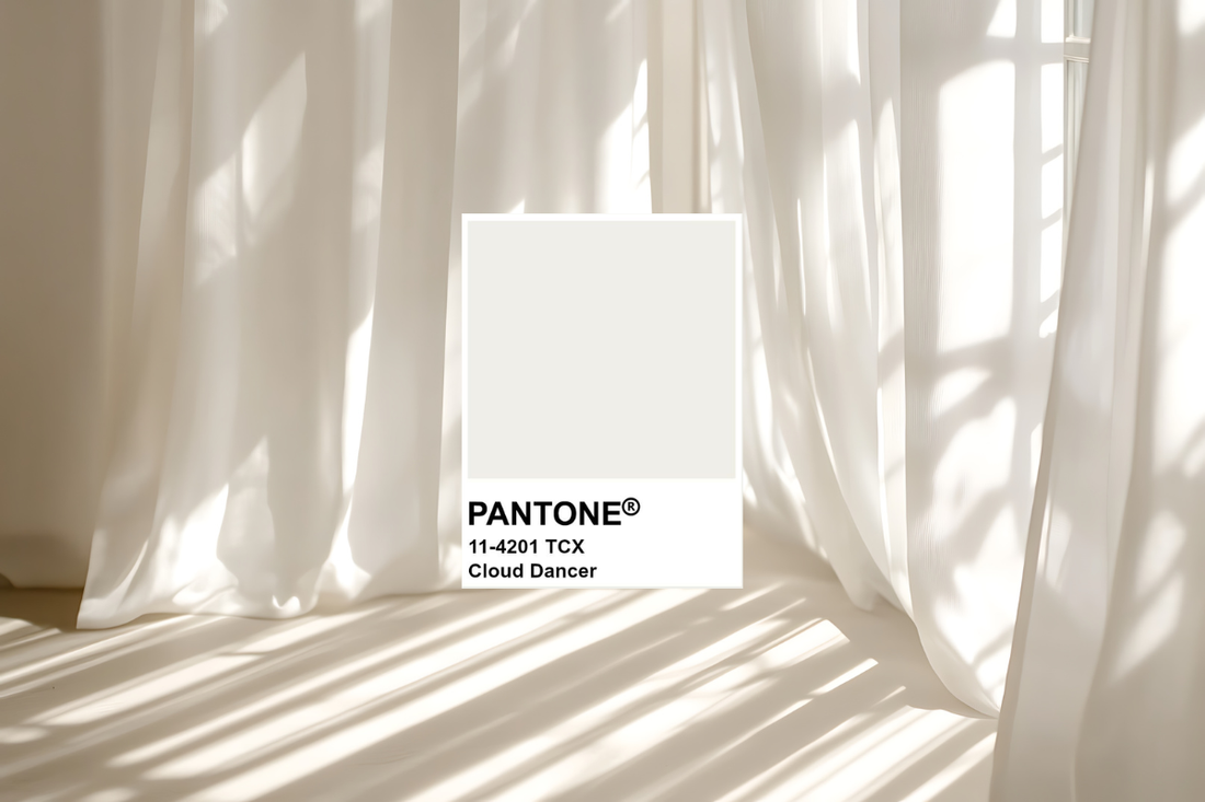 Pantone kleur van het jaar 2026: Cloud Dancer - het nieuwe wit voor een rustig, tijdloos interieur