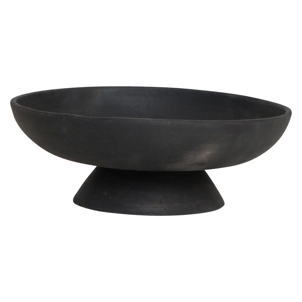 Raw Materials Chalk Bowl Pano zwarte schaal op voet. Gemaakt van een mix van papier maché en keramiek
