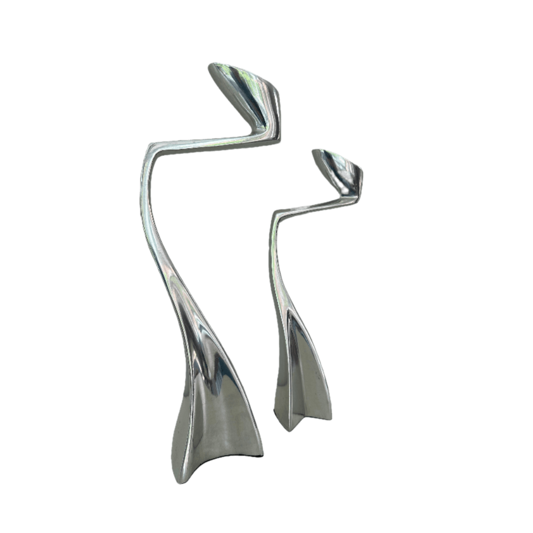 Vintage set aluminium kandelaars Arclumis (Swan) ontworpen door Matthew Hilton voor SCP England. L13cm x B8cm x H36cm en L12cm x B6cm x H30cm