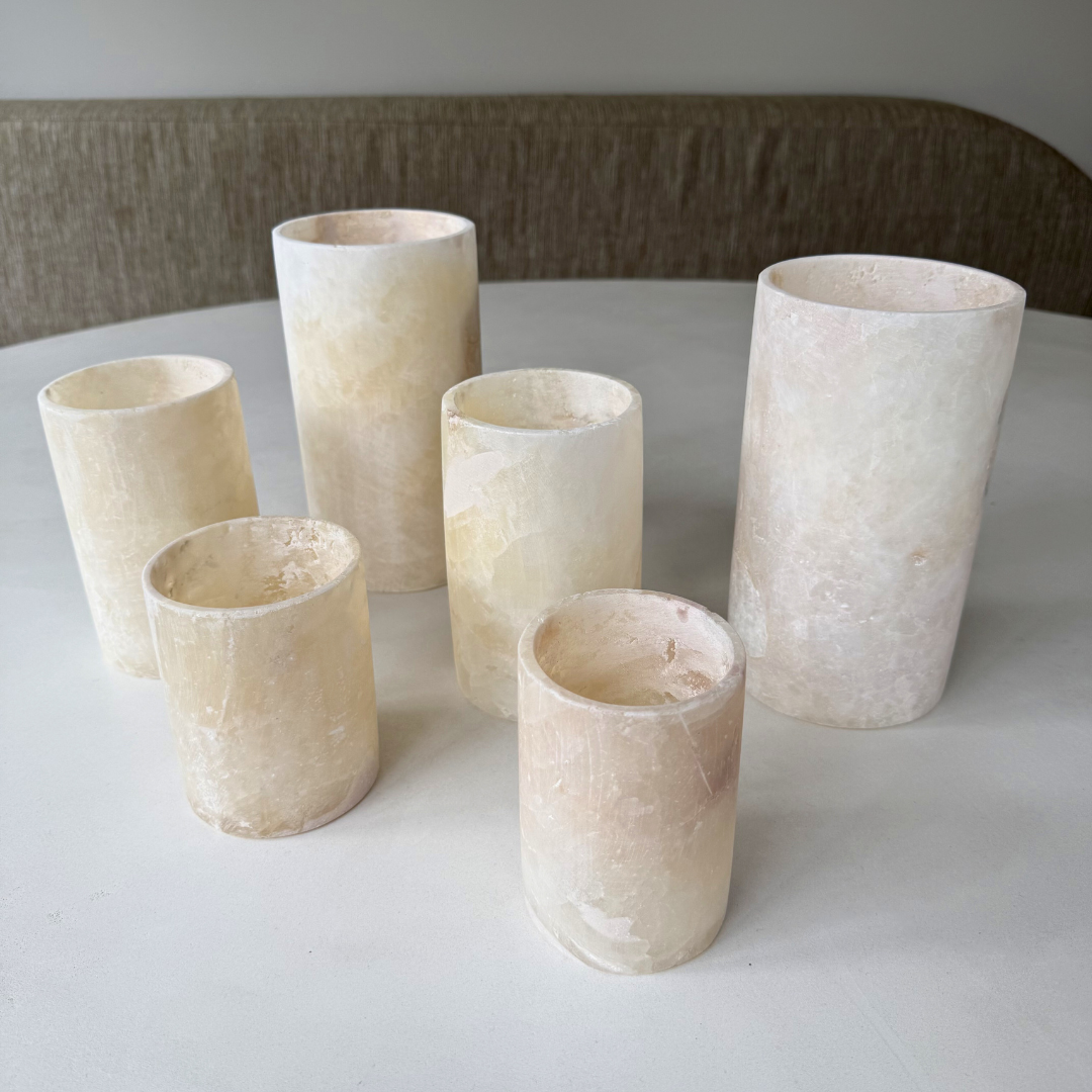 Set van Cilinder waxinelichthouders van alabaster voor sfeervol licht