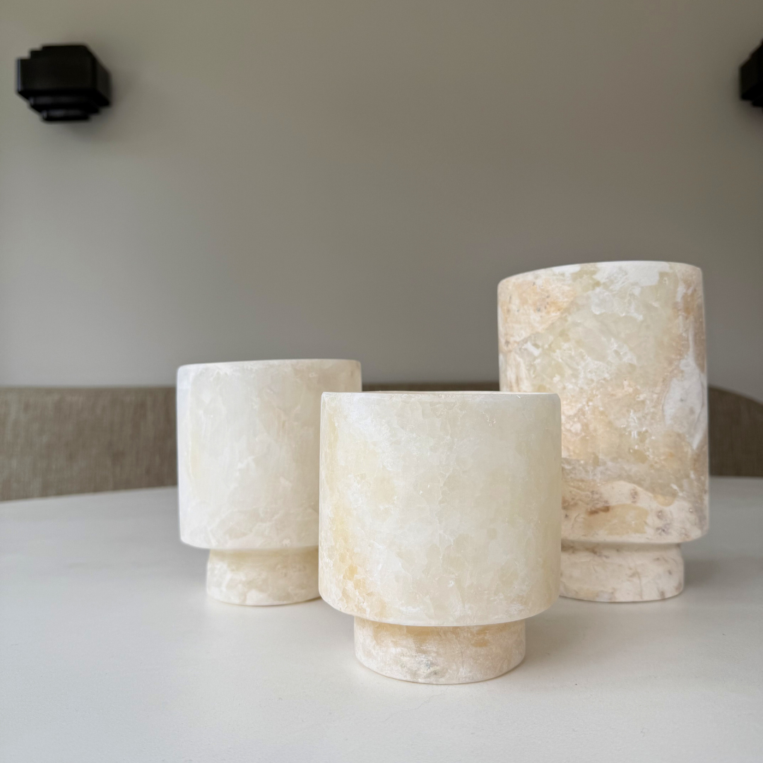 Minimalistisch design Alabaster Coupe waxinelichthouder voor moderne woonstijl