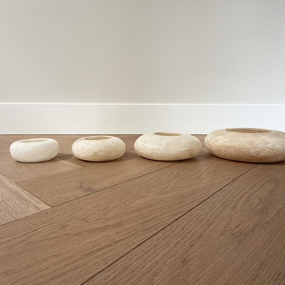 4 maten alabaster Pebble waxinelichthouders (S, M. L en XL)