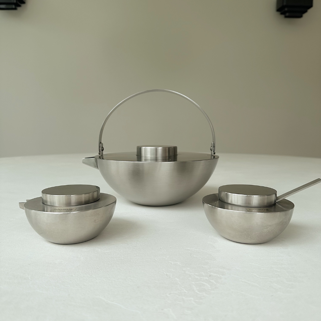 Blomus Asia Theeset: Stainless steel Theepot suikerpot en melkkan  (vintage)