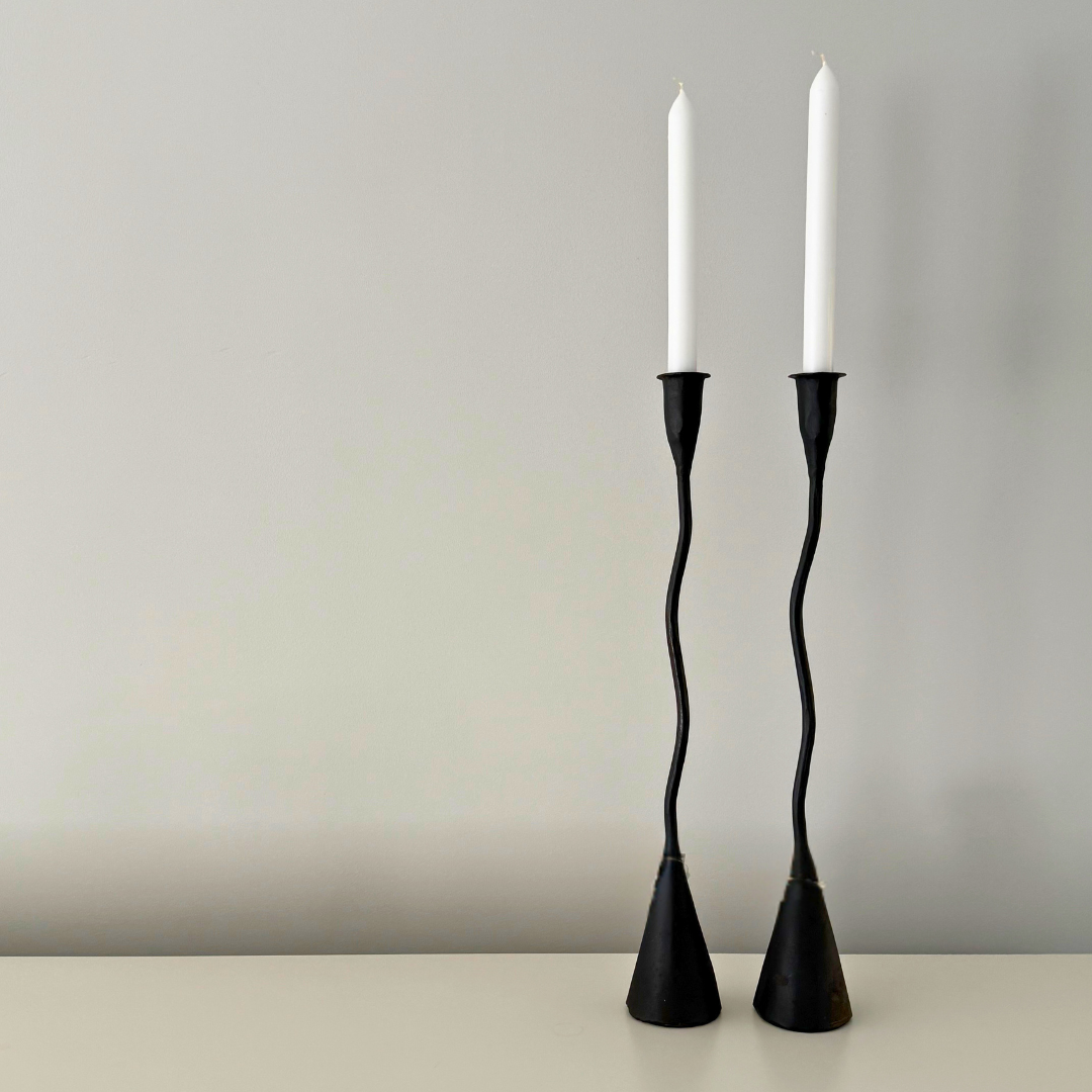 Twee Askil kandelaars samen voor een  gelaagd lichteffect en warme sfeer in huis