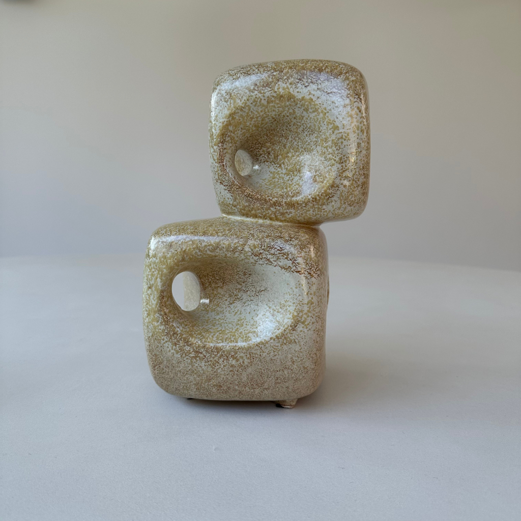 Kubusvormige mid-century vaas in een warme beige tint ontworpen door Roberto Rigon