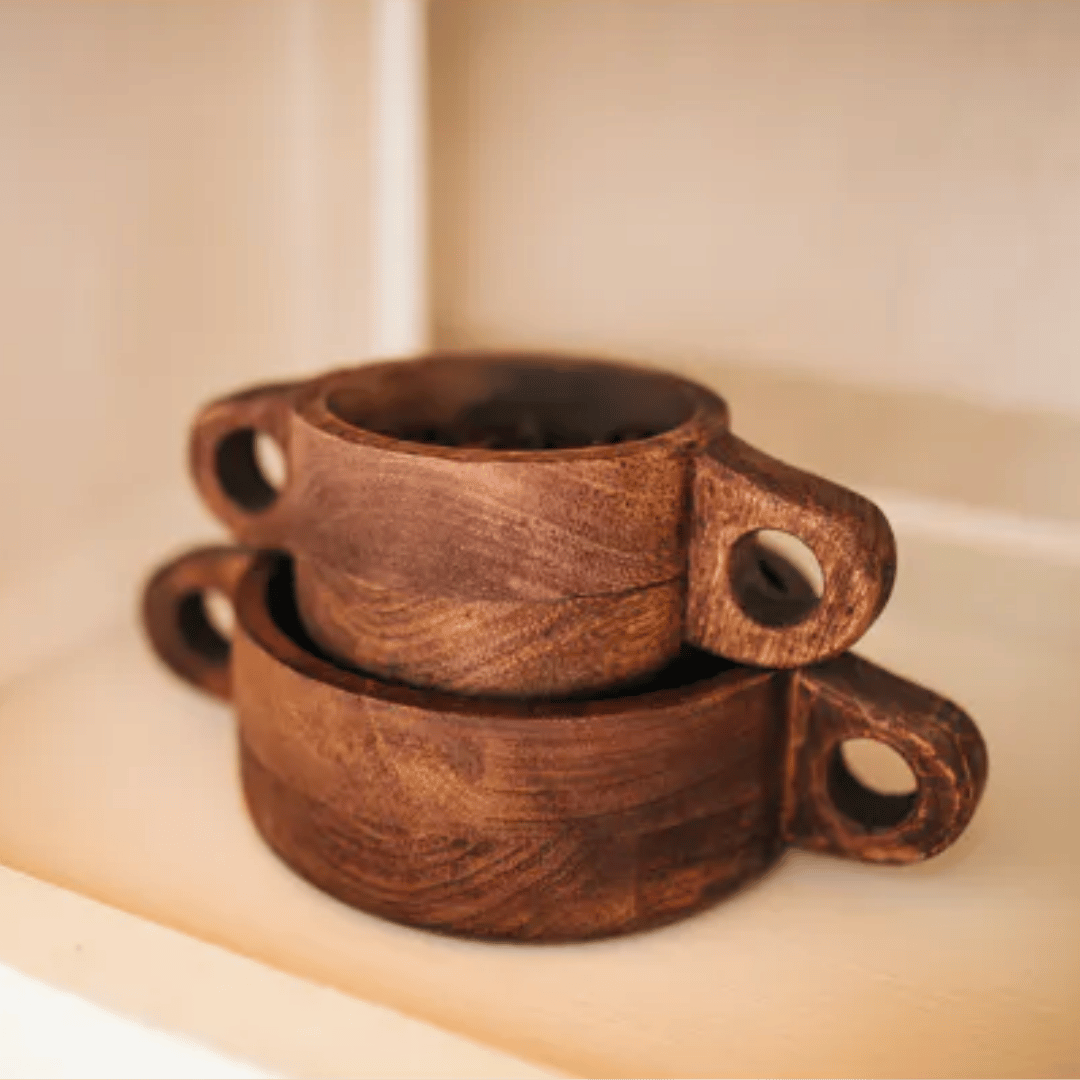 Decoratieve kommen van mangohout in walnoot voor interieur