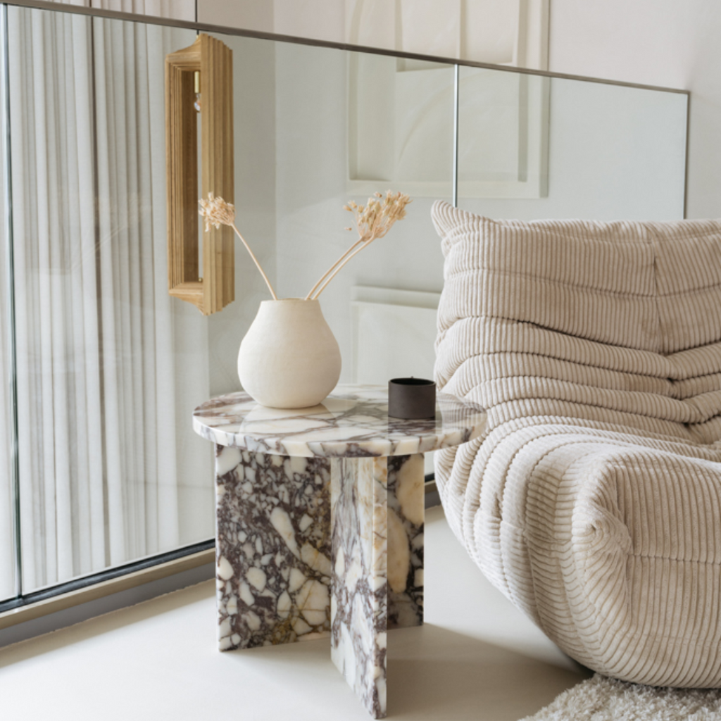Cleo vaas als decoratief object in een minimalistisch interieur