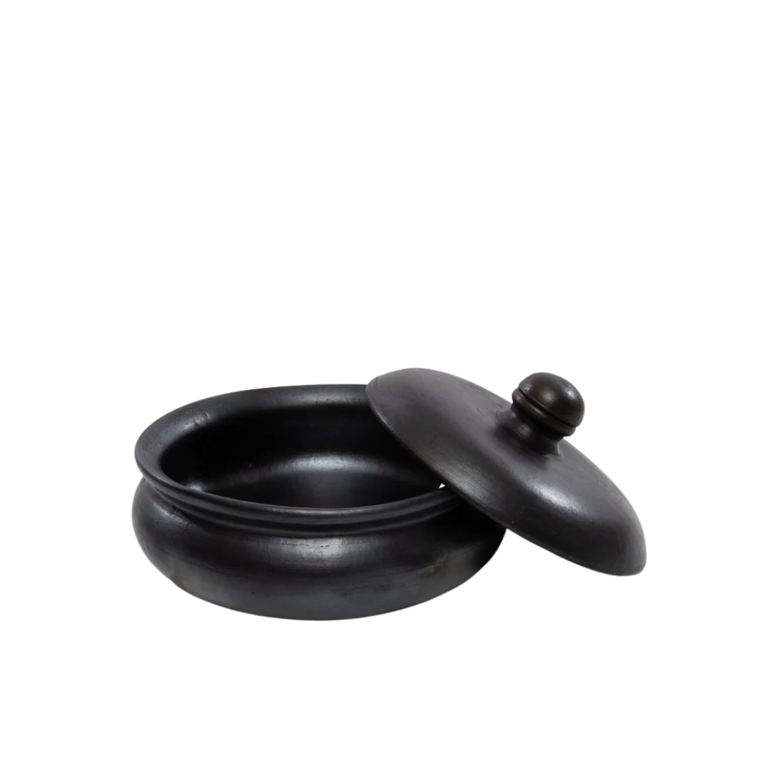 Bazar Bizar Burned Curry Pot – stijlvolle serveerpot voor keuken of eettafel, oven- en magnetronbestendig.