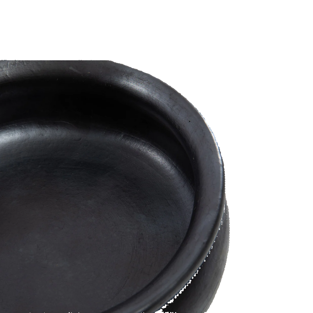 Detailfoto van de Burned Curry Pot – unieke textuur en natuurlijke afwerking, perfect voor bohemian interieur.