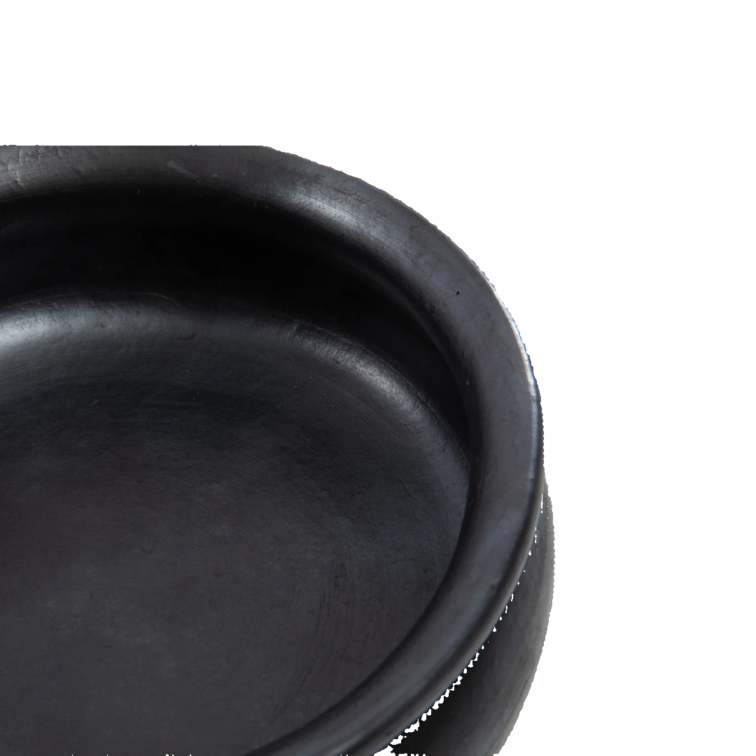 Detailfoto van de Burned Curry Pot – unieke textuur en natuurlijke afwerking, perfect voor bohemian interieur.