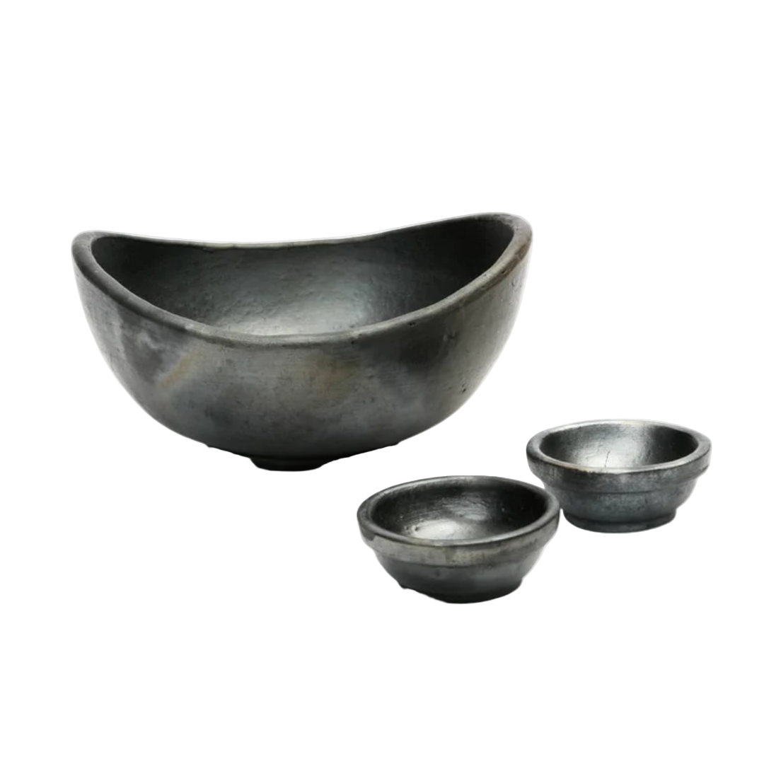 Burned Gebogen Kommen van Bazar Bizar – set van 3 handgemaakte terracotta kommen in matzwarte burned finish