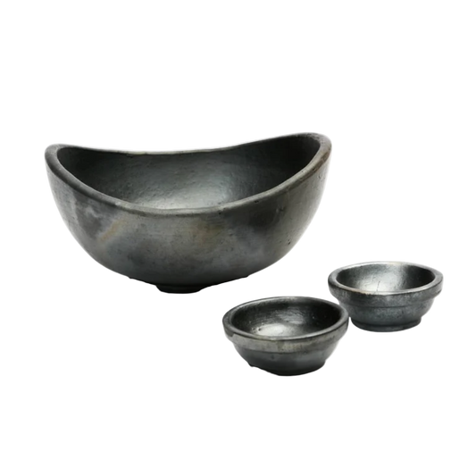 Burned Gebogen Kommen van Bazar Bizar – set van 3 handgemaakte terracotta kommen in matzwarte burned finish