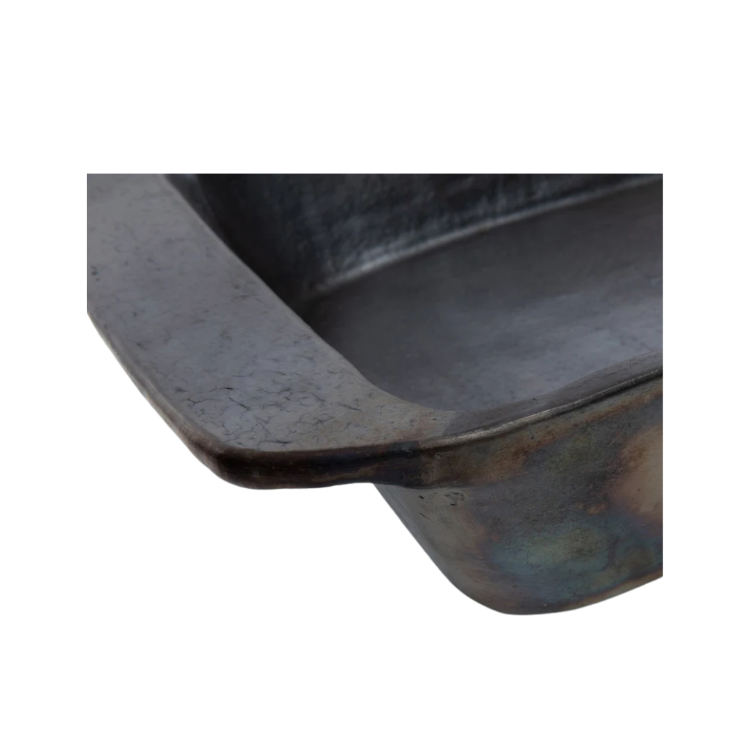 Close-up van De Burned Ovenschaal – warme aardetinten en natuurlijke textuur.