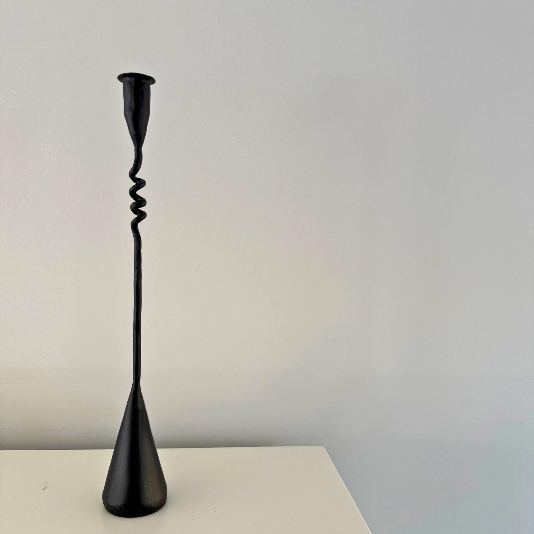 Zwart metalen Eskil kandelaar – elegant accent met tijdloze uitstraling