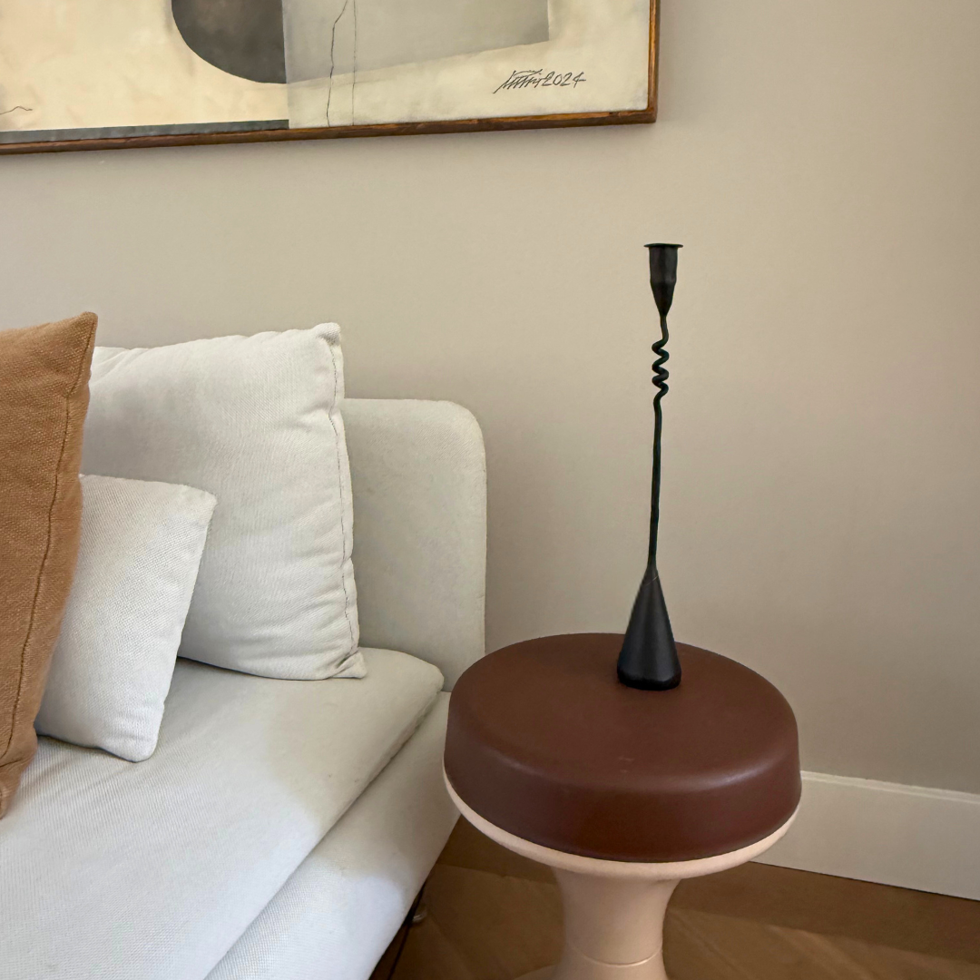 Eskil kandelaar van zwart metaal – ingetogen blikvanger voor moderne of industriële woonstijl