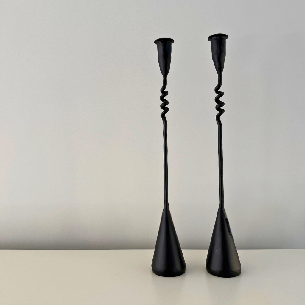 Olsson & Jensen Eskil kandelaars op dressoir – modern en verfijnd woonaccessoire