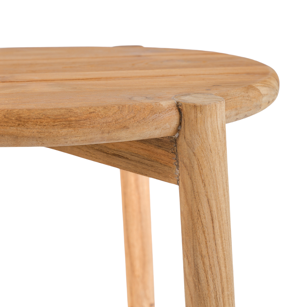 Detail van het teak houten blad van de Gilimanuk Bijzettafel