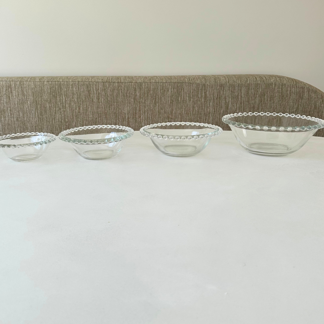 4 Vintage transparant glazen schalen met elegante balletjesrand