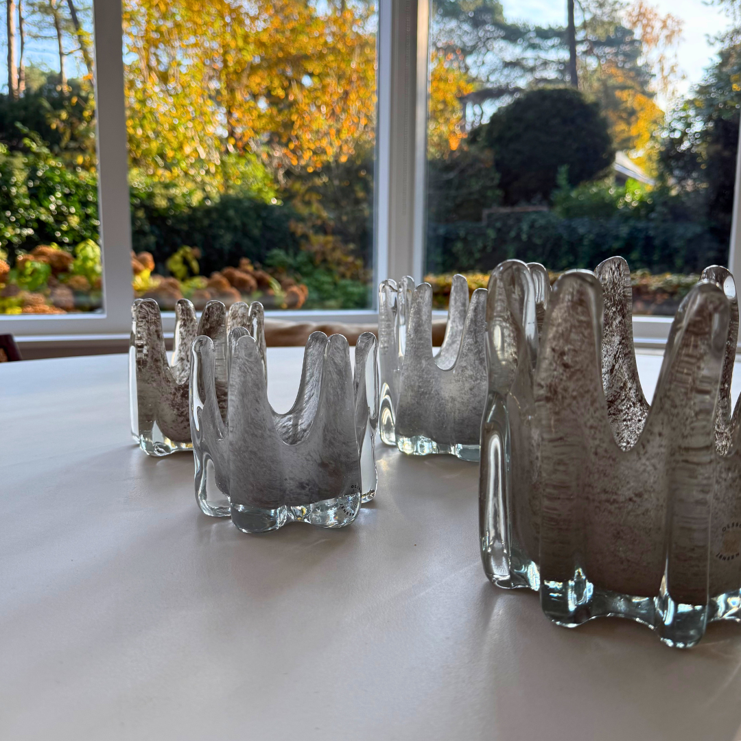 Helix kaarshouders van Olsson & Jensen – artistiek glasobject voor een sfeervol en persoonlijk interieur