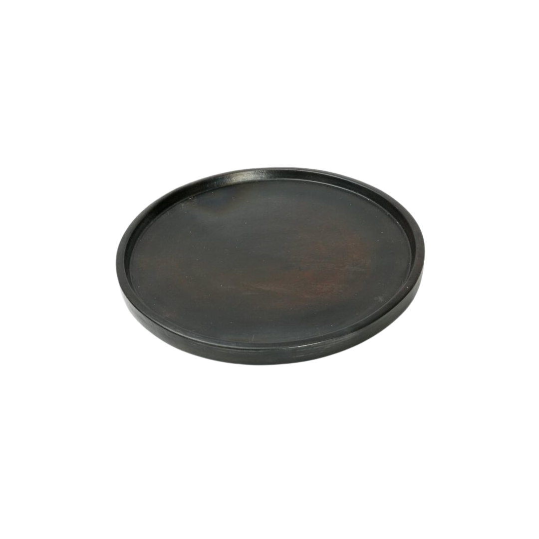 Zwart terracotta bord met matte burned finish – handgemaakt servies van Bazar Bizar