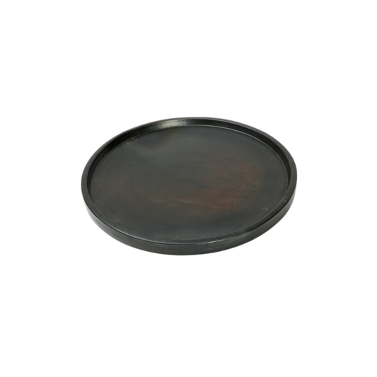 Zwart terracotta bord met matte burned finish – handgemaakt servies van Bazar Bizar