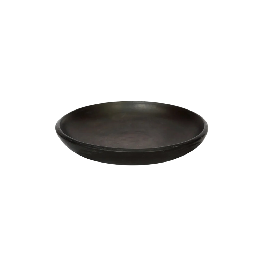 Het Burned Classic Bord maat M – warme tinten en natuurlijke textuur van keramiek.