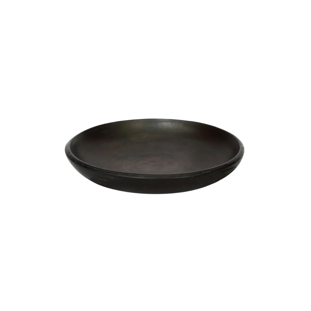 Het Burned Classic Bord maat M – warme tinten en natuurlijke textuur van keramiek.