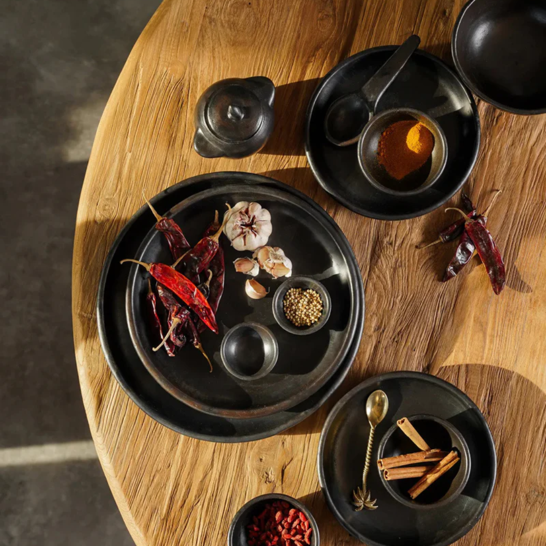 Set van drie Burned Classic Borden van Bazar Bizar – formaten S, M en L gestyled op tafel.