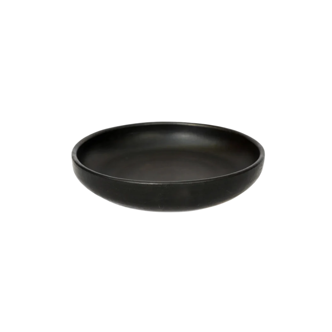 Het Burned Diepbord van Bazar Bizar – handgemaakt keramisch bord in burned finish.