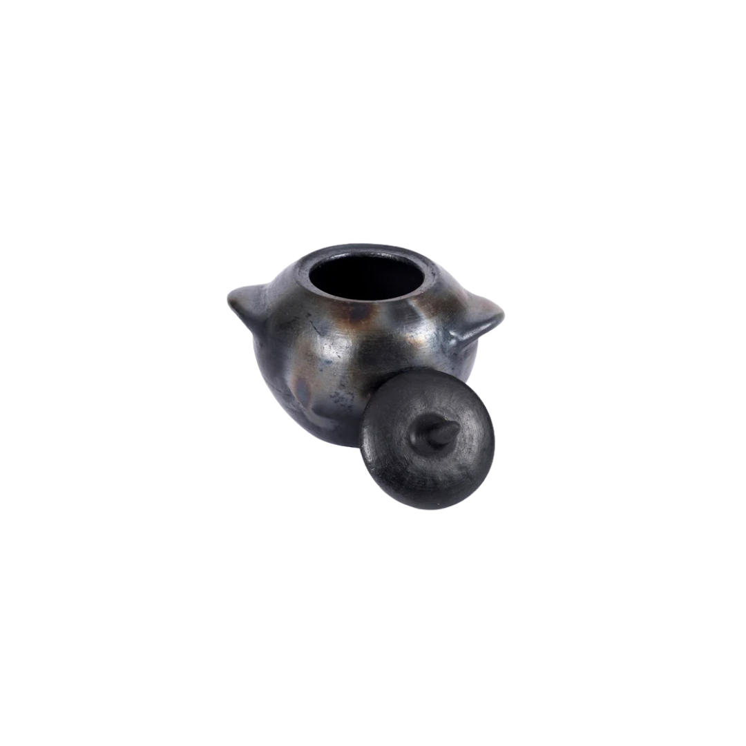 Burned Potje M met deksel. Handgemaakt van gebrand terracotta voor een unieke uitstraling.