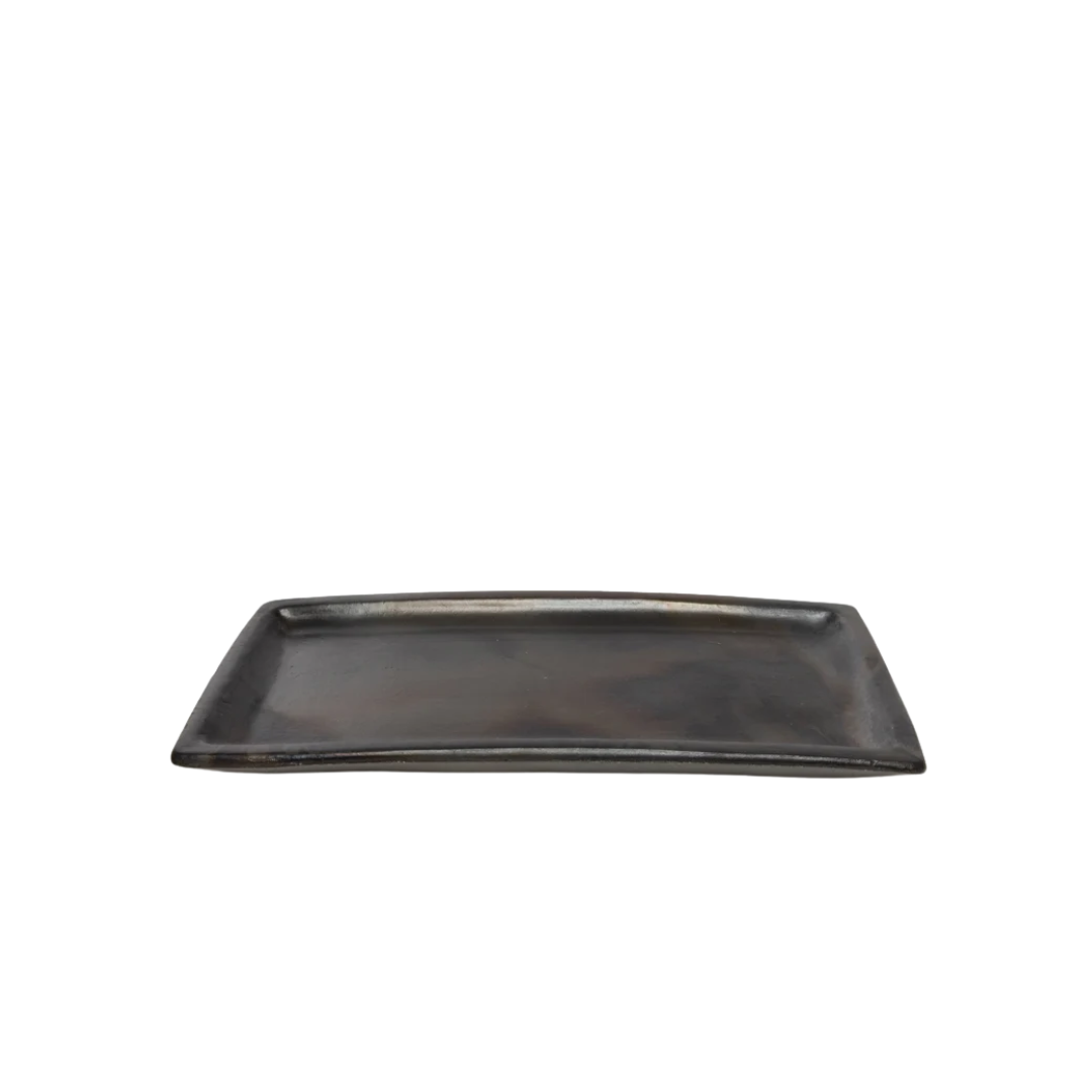Het Burned Sushi Bord van Bazar Bizar – handgemaakt bord in maat L met warme aardetinten.