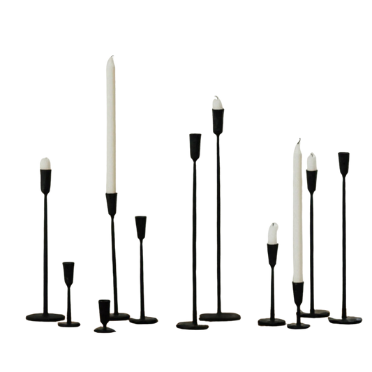 Ina kaarshouders in verschillende formaten, sommigen met een witte kaars erin