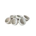 Handgemaakt wit keramiek bord Organic Fushion 1, bestaande uit verschillende kleine kommen die naadloos aan elkaar zijn bevestigd.