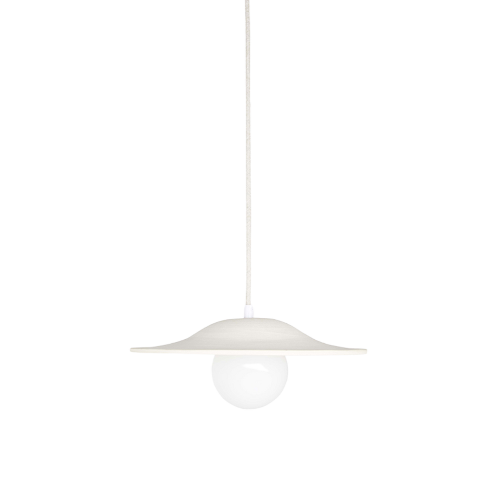 July hanglamp met handgemaakte aardewerken kap in natuurlijke tinten.