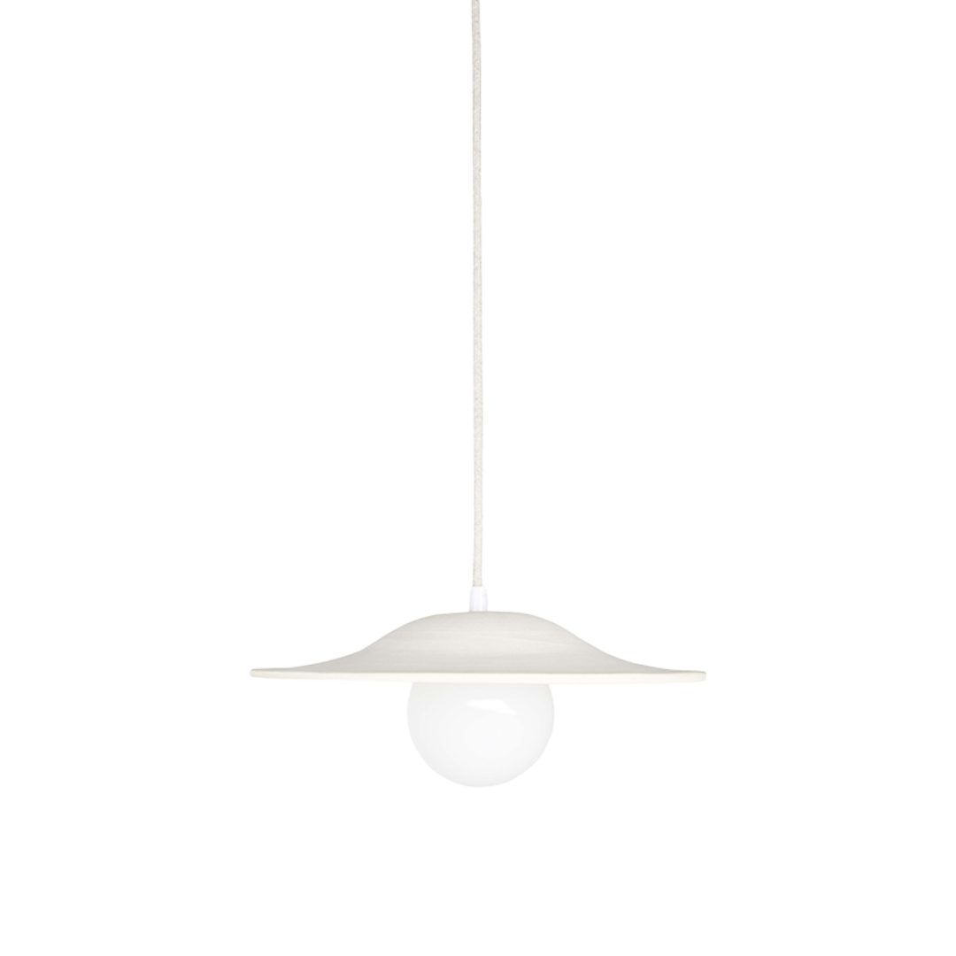 July hanglamp met handgemaakte aardewerken kap in natuurlijke tinten.