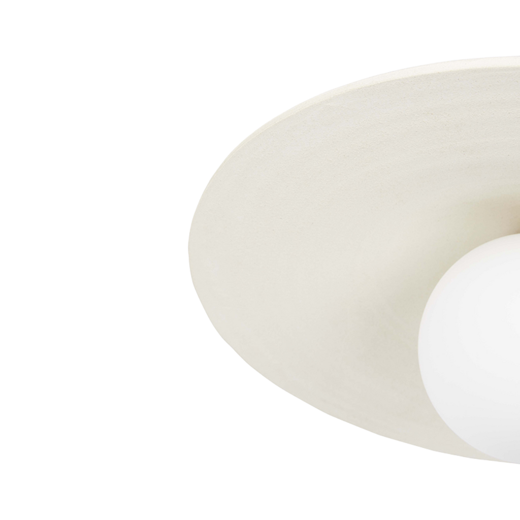 Close-up van de onderzijde van de handgemaakte aardewerken July hanglamp