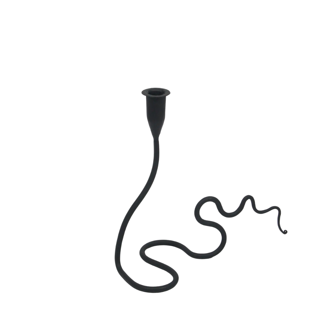 Kaa kaarshouder van Olsson & Jensen – sculpturaal metalen design met golvende vormen