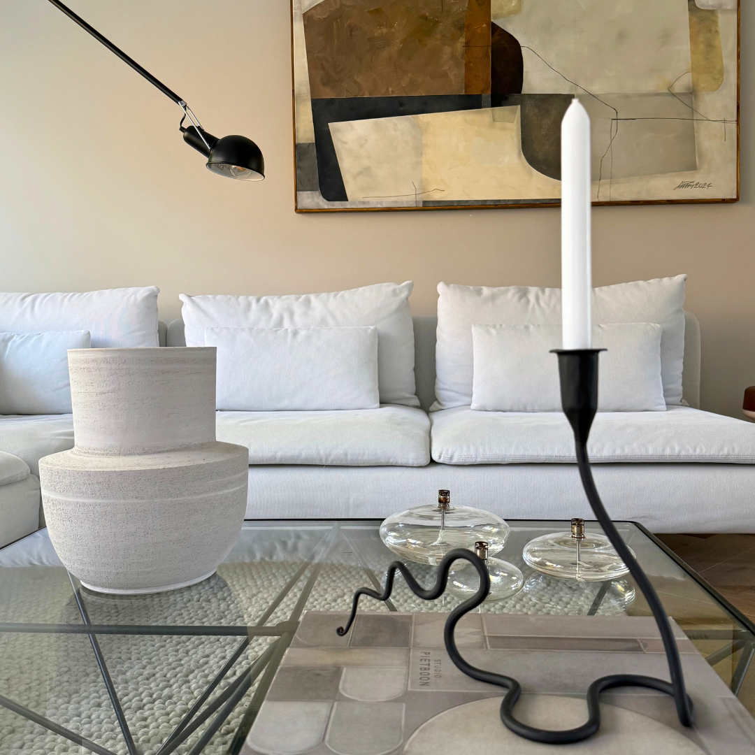 Kaa kaarshouder van Olsson & Jensen – tijdloos metalen design dat moeiteloos combineert met interieurdecoratie