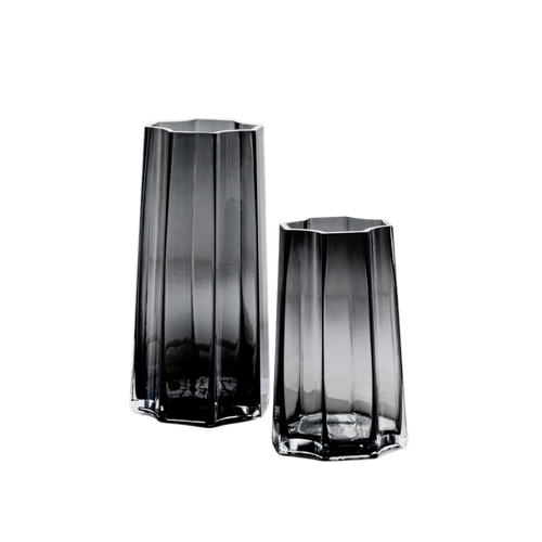 Twee Lenox vazen in verschillende formaten van Element Accessories - stevig, dik diepgrijs glas