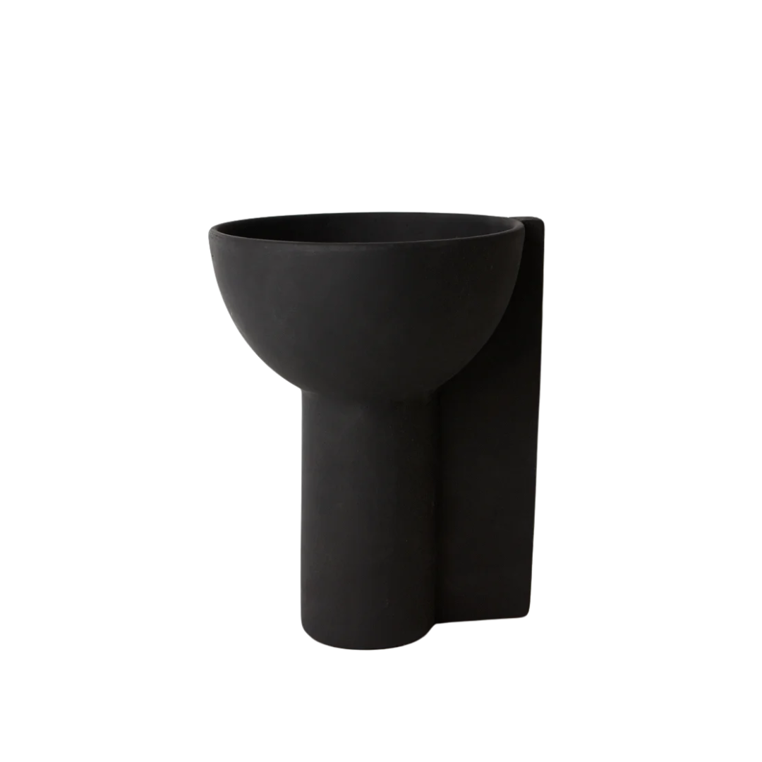 Lisa vaas Olsson & Jensen – zwarte terracotta vaas in organische vorm