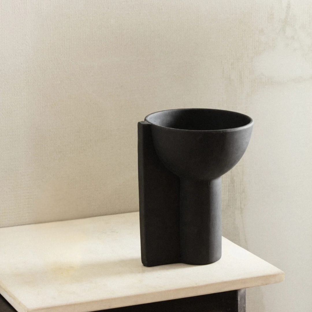 Decoratieve Lisa vaas op dressoir – Scandinavisch design