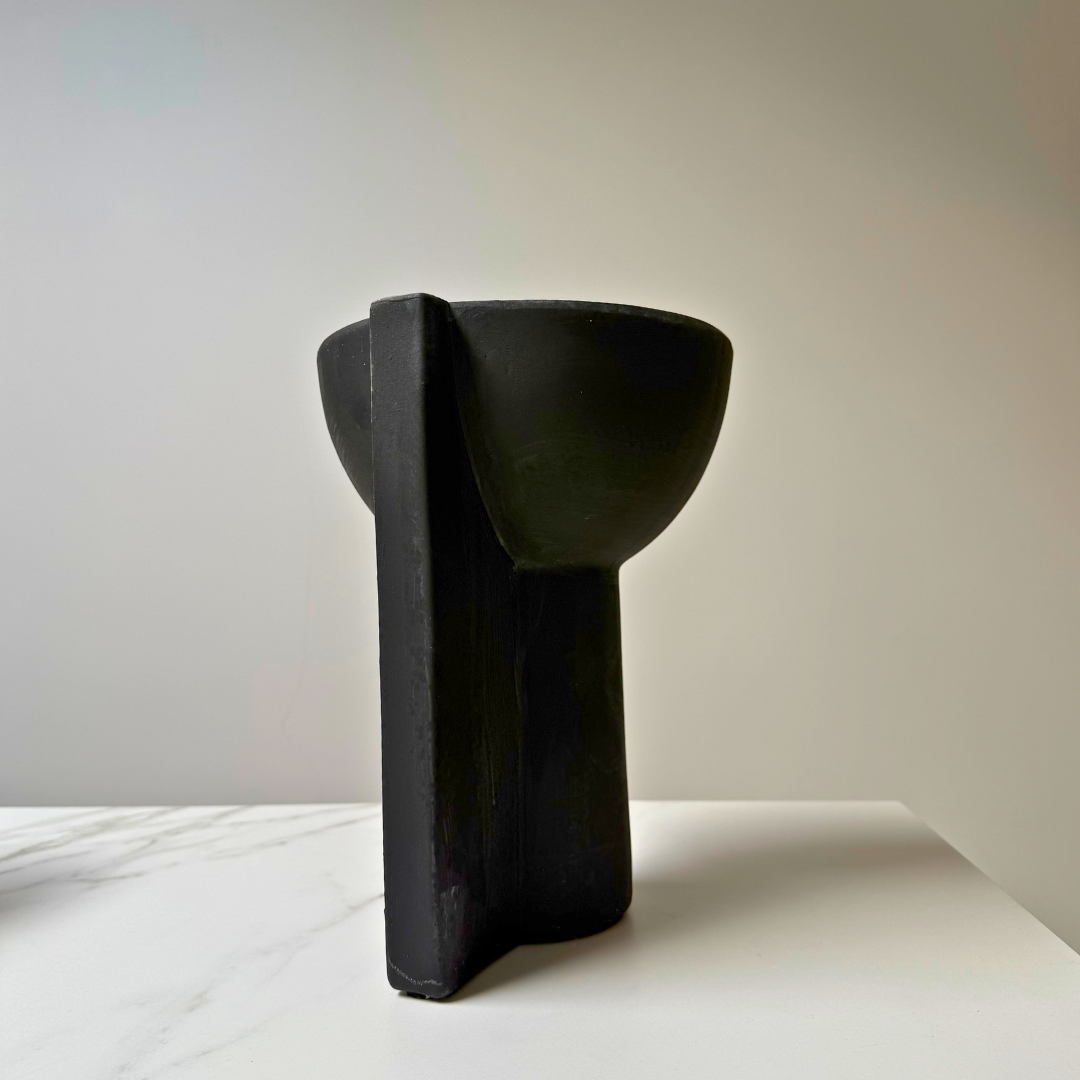 Stoere en tegelijk verfijnde vaas van Olsson & Jensen - scandinavisch design