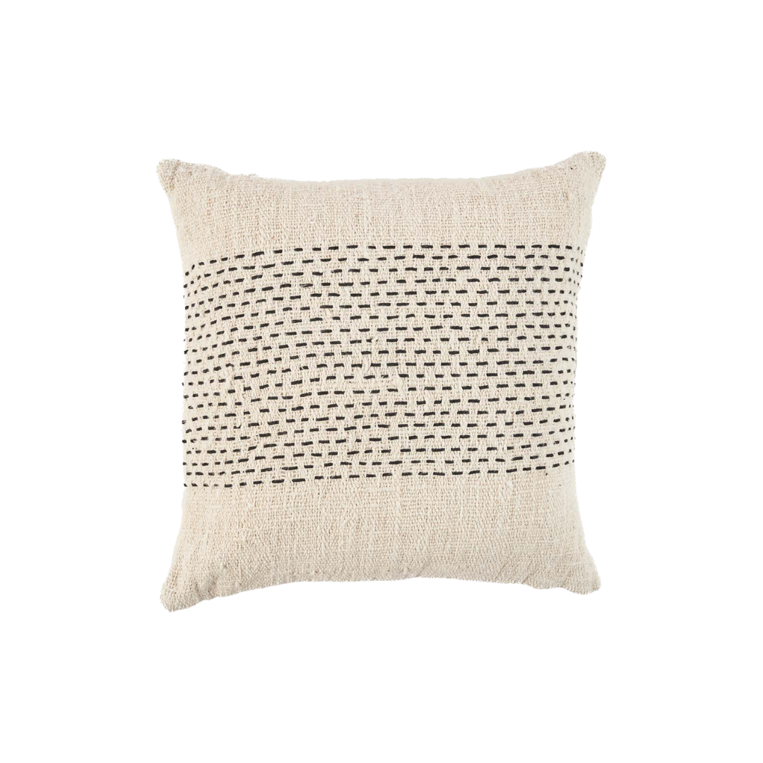 Vierkante Misty kussenhoes met subtiele textuur en natuurlijke uitstraling in een naturel kleur met zwarte stiksels