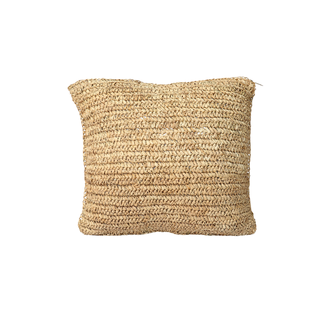 Raffia Flores kussenhoes van Bazar Bizar, vierkant model van natuurlijk raffia
