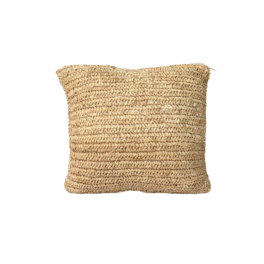 Raffia Flores kussenhoes van Bazar Bizar, vierkant model van natuurlijk raffia