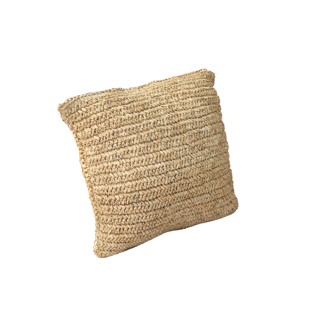 Van raffia gewezen kussenhoes; de Raffia Flores kussenhoes van Bazar Bizar