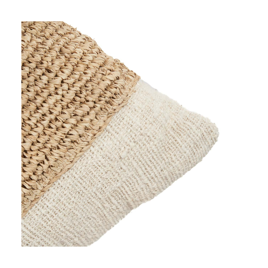 Close-up van het geweven raffia patroon van de Raffia Stamp kussenhoes