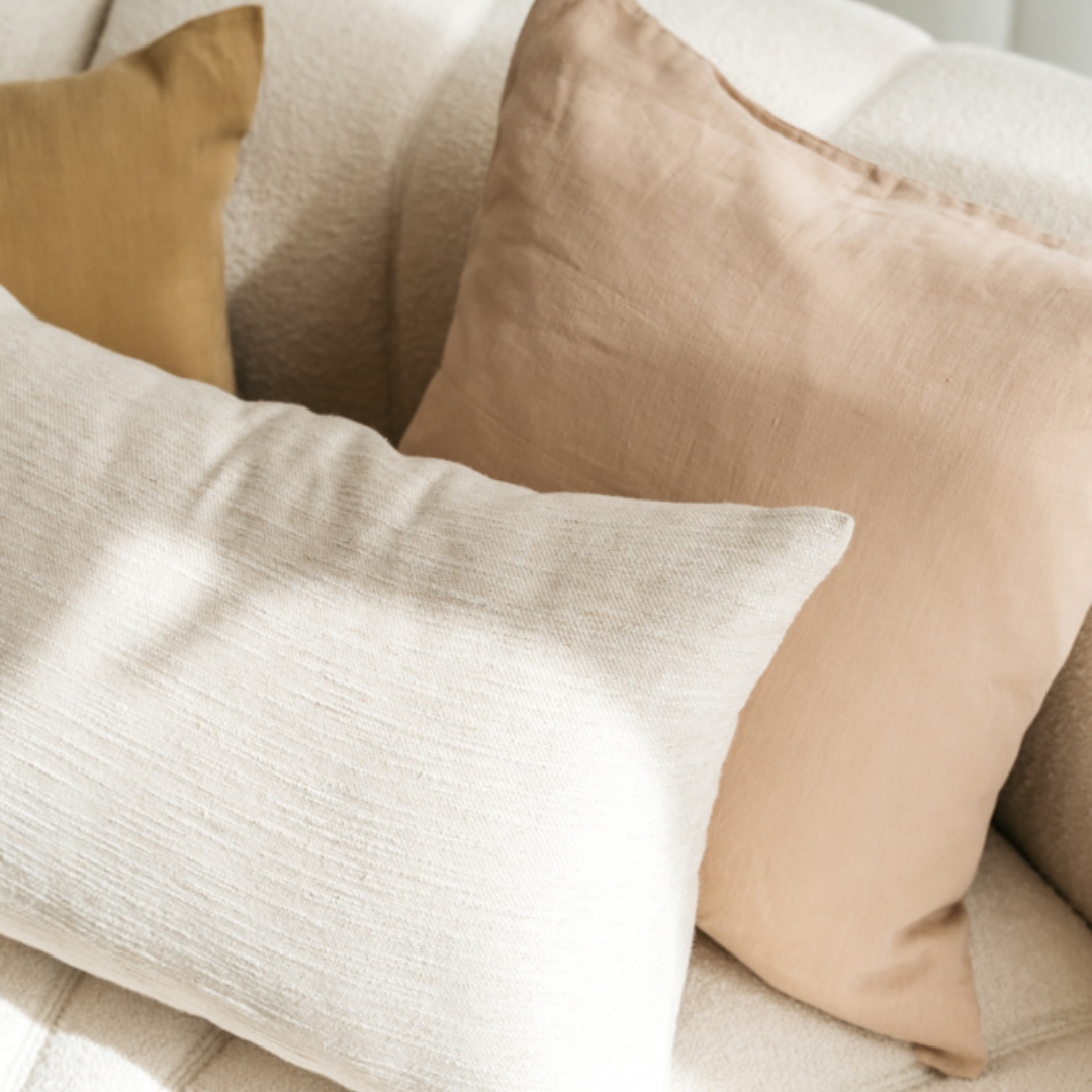 Sierkussenhoes Scotty nude gecombineerd met andere kussens in neutrale kleuren